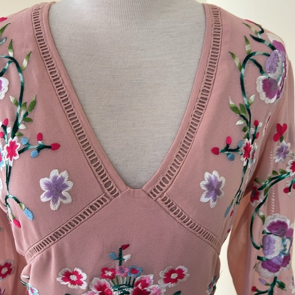 Asos SZ 8, peach pink embroidered dress with cut out detail. - Picture 3 of 9